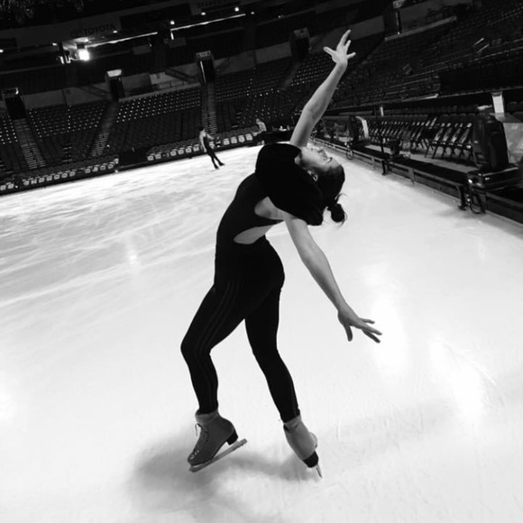 Meet your Posher, Allison - Picture 1 of 9